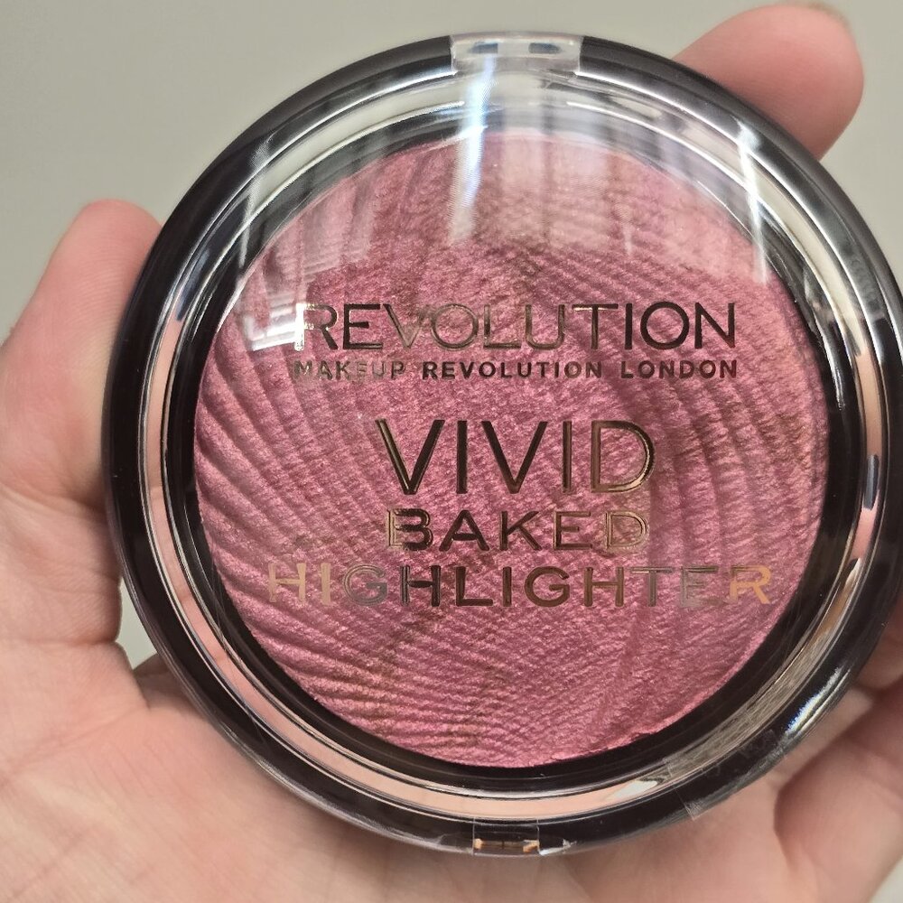 Revolution Vivid Baked Highlighter in Rose Gold Lights